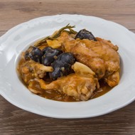 Кролик с маслинами