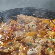 Кролик тушеный с чесноком