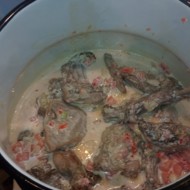 Кролик, тушеный в сметанном соусе