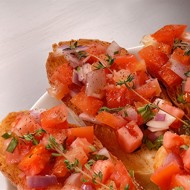 Кростини с помидорами