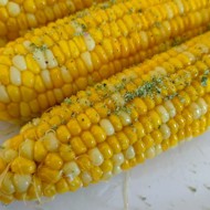 Кукуруза вареная с молоком и сливочным маслом