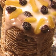 Кулич с изюмом в глазури