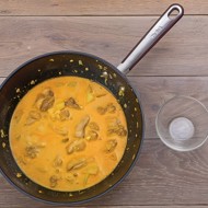 Курица карри с лепешками ротти