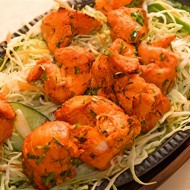 Курица по-тайски в соусе с кинзой