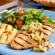 Курица с ананасом на гриле