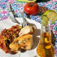 Курица с чатни из лука и авокадо