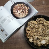 Курица с грибами в сметанно-горчичном соусе