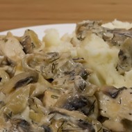Курица с грибным соусом