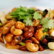 Курица с кешью и грибами