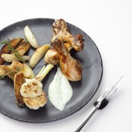 Курица с соусом из йогурта, кунжутных семечек, лимона и чеснока