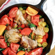 Курица в паприке с овощами