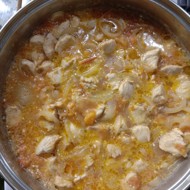 Курица в соусе с чесноком