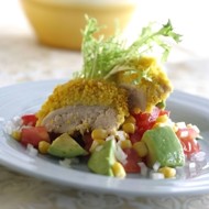 Курица, запеченная в панировке из кускуса с пряностями и овощами