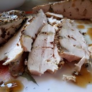 Куриная «буженина» в специях, нашпигованная чесноком