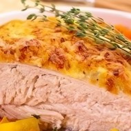 Куриная грудка под йогуртовым соусом с сыром