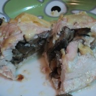 Куриная грудка в сливках, фаршировнная грибами