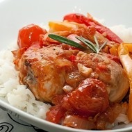 Куриные голени, запеченные с овощами