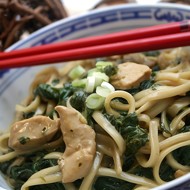 Куриные грудки с лапшой удон