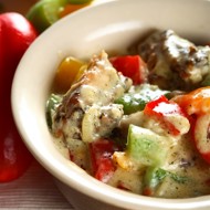 Куриные грудки с овощами