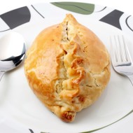 Куриные грудки с ветчиной и имбирем в тесте