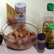 Куриные крылышки в маринаде из бальзамического уксуса, соевого соуса и кайенского перца