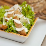 Куриные кусочки с соусом из голубого сыра