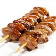 Куриные сердца и печень на шпажках