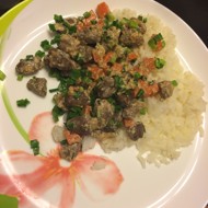 Куриные сердца в сметане