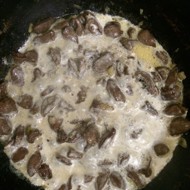 Куриные сердечки в сливочно-чесночном соусе