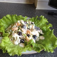 Куриный салат с авокадо и виноградом