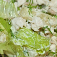 Куриный салат с разноцветными перцами и ананасом