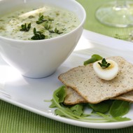 Куриный суп с яйцом и зеленым луком