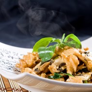 Куриное филе с базиликом и соевым соусом