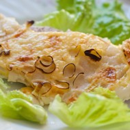 Куриное филе в сливках с персиками