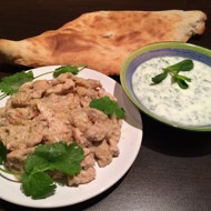 Куриное карри с манго и мятной райтой