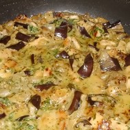 Куриное рагу с баклажанами в сметане