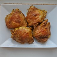 Куриные бедра с куркумой в духовке