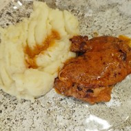 Куриные бедра в томатном соусе