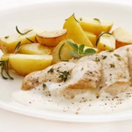 Куриные грудки в сметане и картошкой