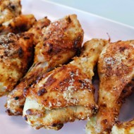 Куриные ножки карри на солевой подложке