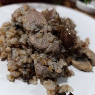 Куриные желудочки с гречкой и грибами