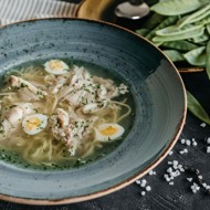 Куриный бульон с домашней лапшой