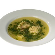 Куриный бульон с манными кнедликами