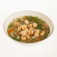 Куриный суп с домашней лапшой и сухариками