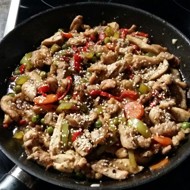 Курочка со сладким перцем и стручковой фасолью по-восточному