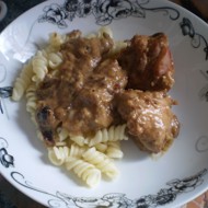 Курочка в сливочном соусе с черносливом