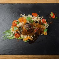 Кускуc с ягненком и чатни из груши