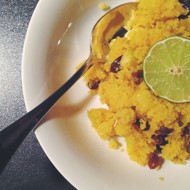 Кускус с яблоками, изюмом и черносливом