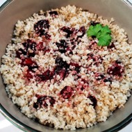 Кускус с топпингом из черешни