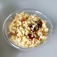 Кускус с вялеными помидорами, базиликом и розмарином